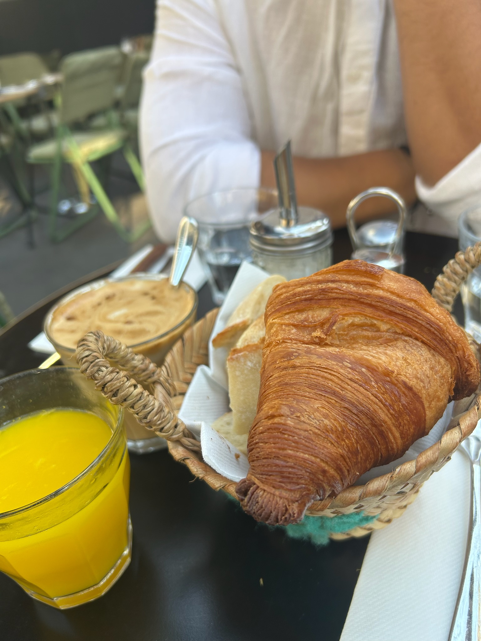 10 Tips When Traveling to London and&nbsp;Paris